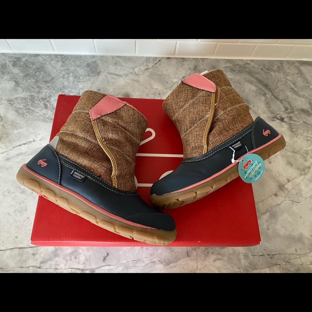 See Kai Run Girls tan winter snow boots size 3 Y